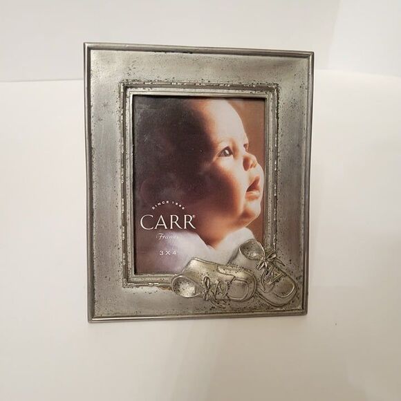 1997 Pewter Carr Frames for 3"x 4" Photo Easel Back Embossed Trim & Baby Shoes - Picture 2 of 4